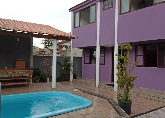 Casa Roxa Com Piscina Em Condominio