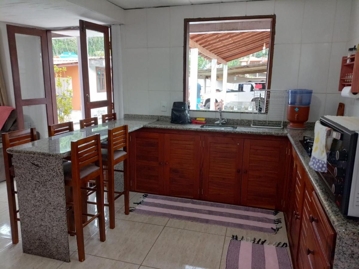 Casa Roxa Com Piscina Em Paraty