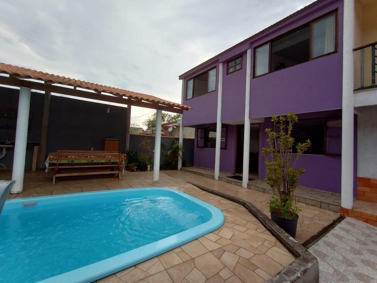 Casa Roxa Com Piscina Em
