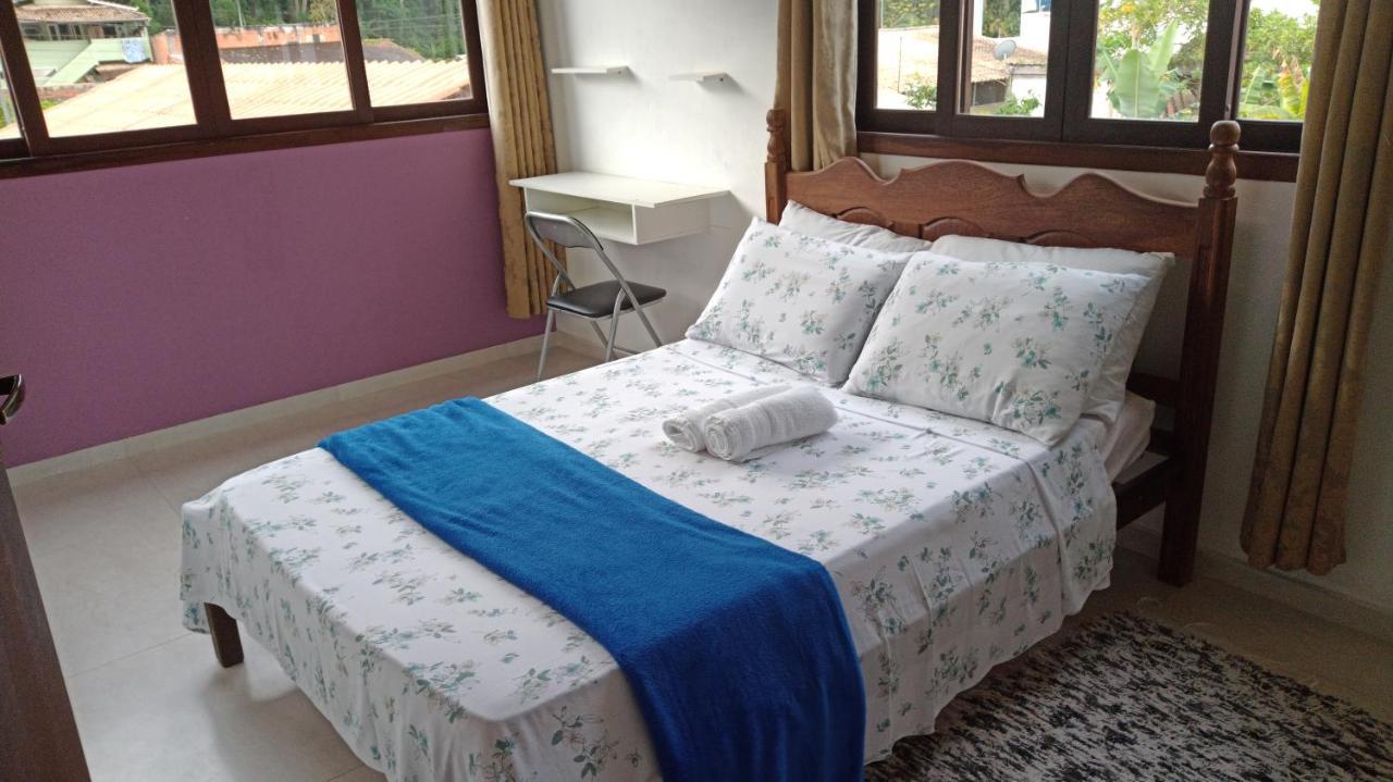 Casa Roxa Com Piscina Em *