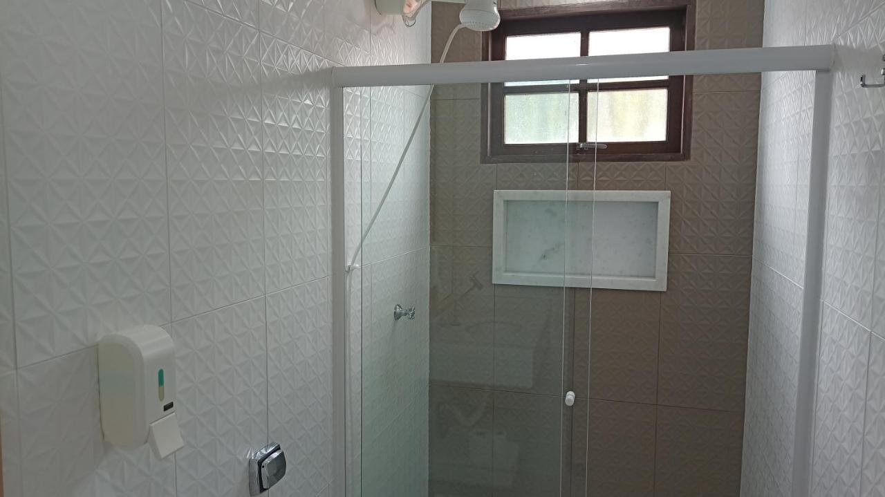 Casa Roxa Com Piscina Em *