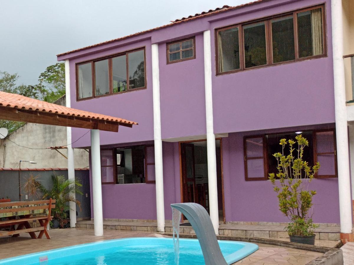 Casa Roxa Com Piscina Em