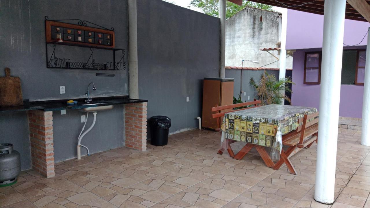Casa Roxa Com Piscina Em *