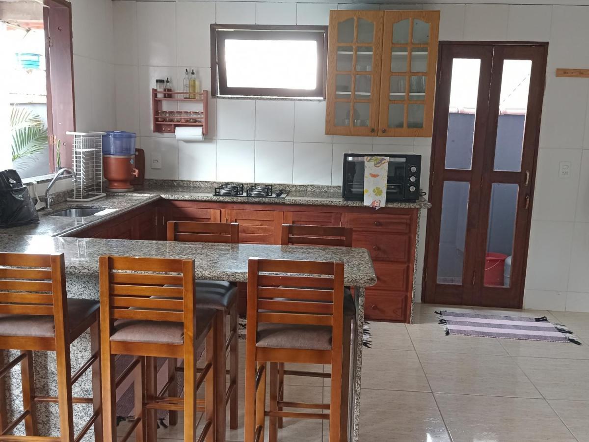 Casa Roxa Com Piscina Em